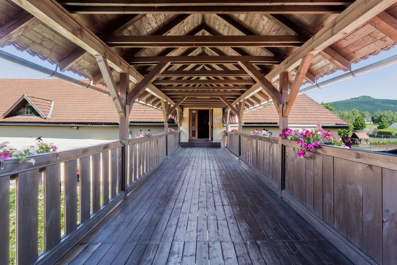 Resort Malevil Jablonné v Podještědí Exteriör bild