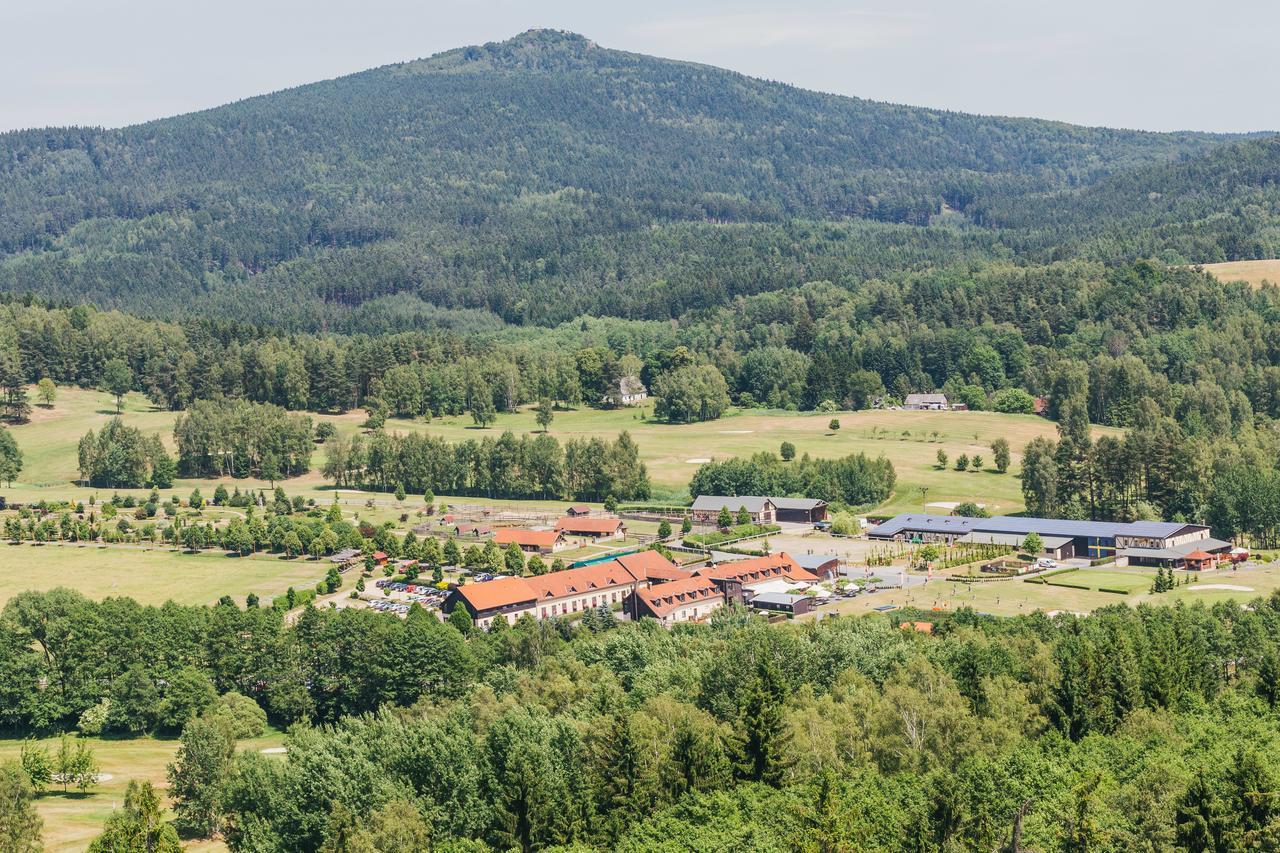 Resort Malevil Jablonné v Podještědí Exteriör bild